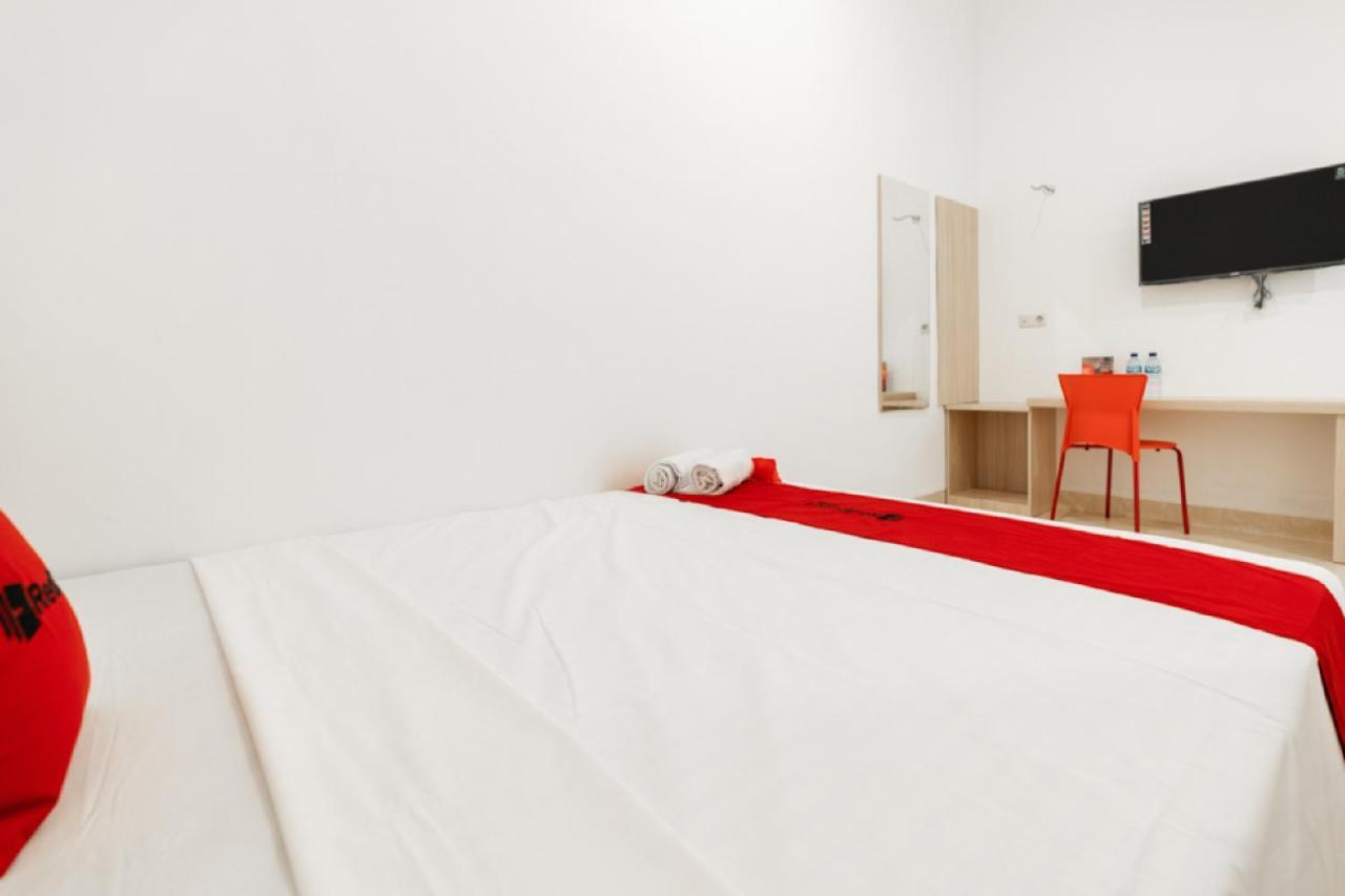 Reddoorz @ Graha Cemerlang Maros Macáçar Exterior foto