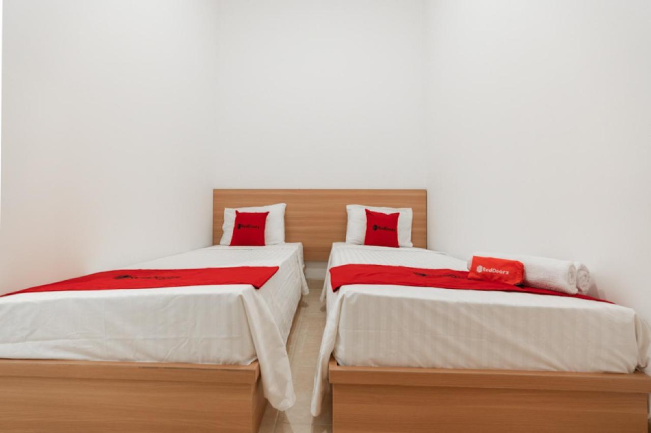 Reddoorz @ Graha Cemerlang Maros Macáçar Exterior foto
