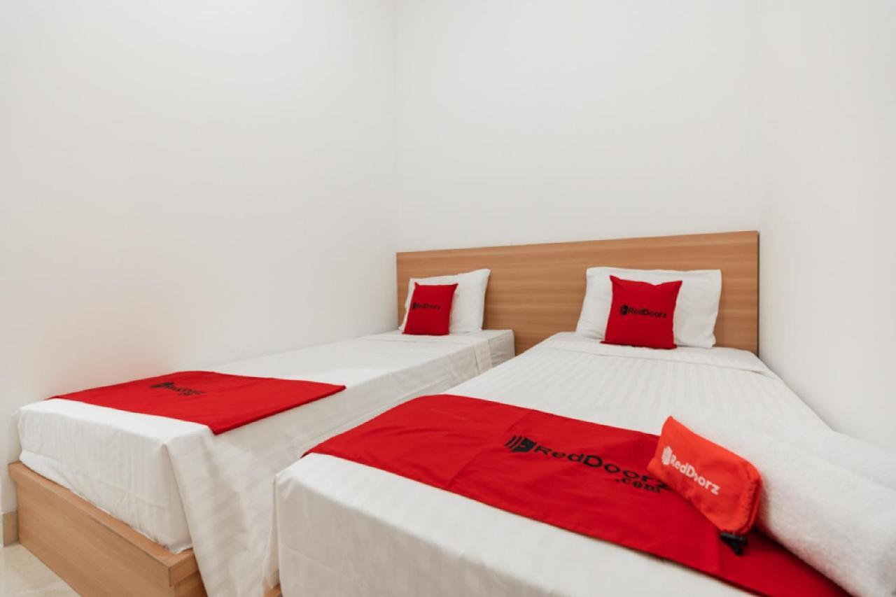 Reddoorz @ Graha Cemerlang Maros Macáçar Exterior foto
